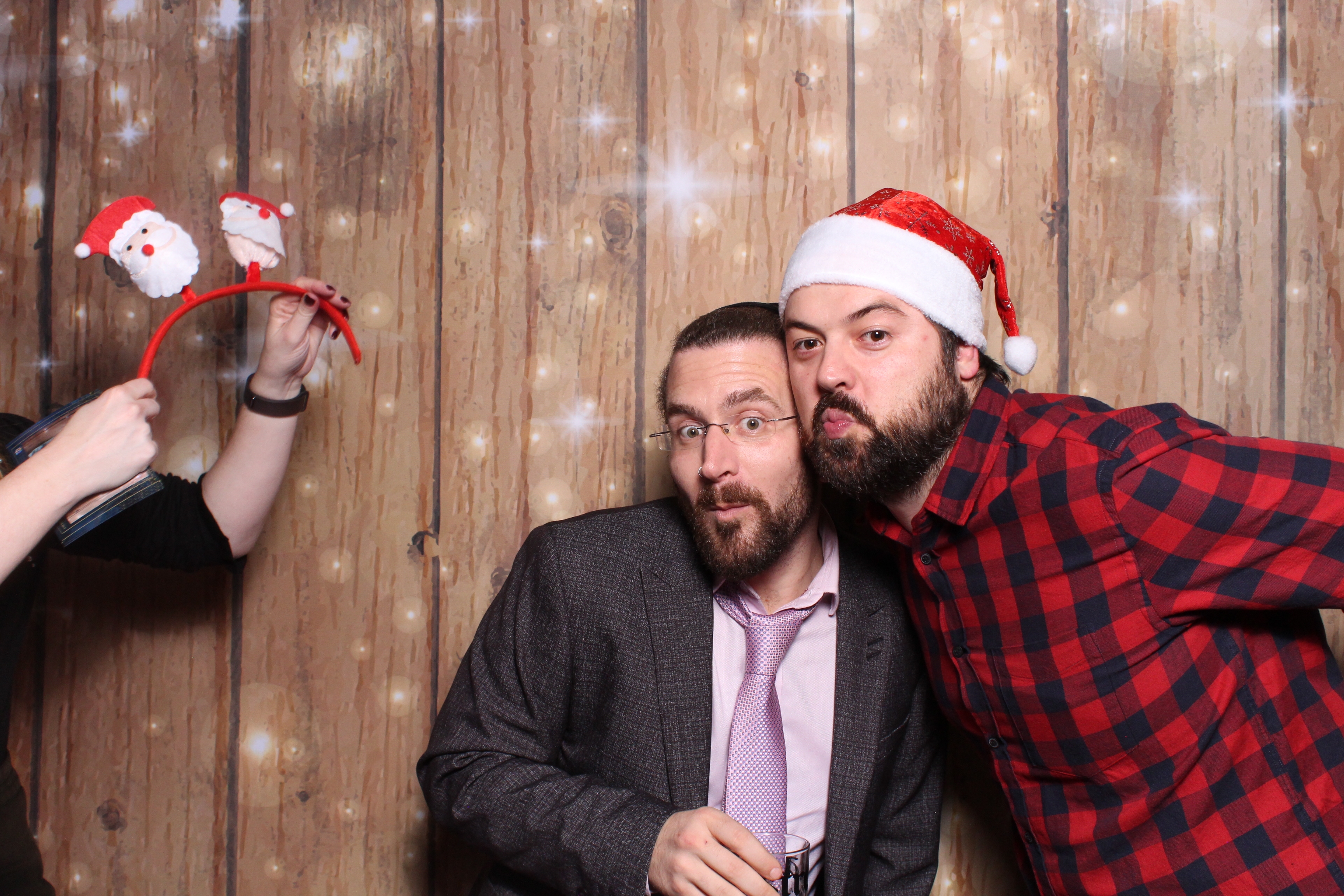 Tes Christmas party  | View more photos from the event at gallery.magicimages.uk/u/MagicImages/Tes-Christmas-party